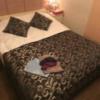 hotel SKY ROAD(豊島区/ラブホテル)の写真『（407号室）ベッド。全体的に綺麗な使用になっていました。』by こーめー