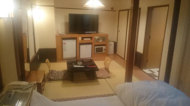 ホテル サミット(江東区/ラブホテル)の写真『206号室　ベッド右奥からの部屋風景』by YOSA69
