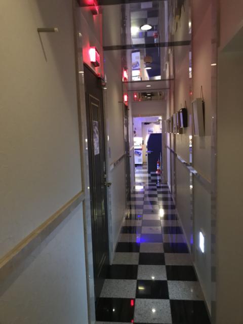 ラピア(新宿区/ラブホテル)の写真『103号室前からフロントまでの廊下』by 少佐