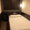 池袋セントラルホテル(豊島区/ラブホテル)の写真『507号室、ベッドサイド』by かとう茨城47