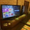 ホテル Ｘ(豊島区/ラブホテル)の写真『５０１号室、ベッドの前にはでっかいテレビ、このサイズは量販店でもいかないと見れないサイズ』by ゆうじい