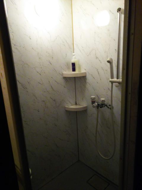 レンタルルームR（アール）(新宿区/ラブホテル)の写真『７号室シャワールーム．広さは標準．きれいじゃない』by Kenny