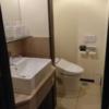 HOTEL MASHA（マシャ）(豊島区/ラブホテル)の写真『405号室 部屋に入ってすぐ右に洗面所とトイレ。この部屋もトイレの扉なし』by なめろう