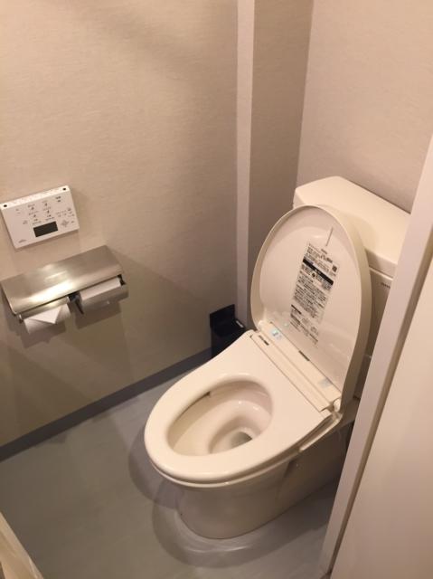 ホテル大山(新宿区/ラブホテル)の写真『103号室　トイレ』by きーくん
