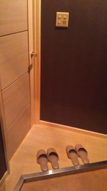 GOLF厚木(厚木市/ラブホテル)の写真『210号室利用。玄関フロアは、こんな感じです。』by キジ