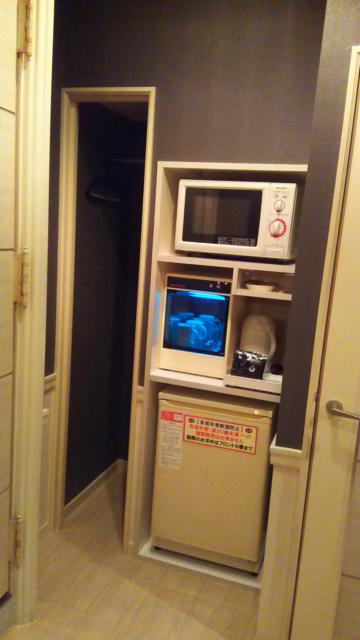 GOLF厚木(厚木市/ラブホテル)の写真『210号室利用。電子レンジや冷蔵庫』by キジ