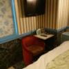 ホテル ナポリ(豊島区/ラブホテル)の写真『401号室、TVと椅子』by ビデ三郎