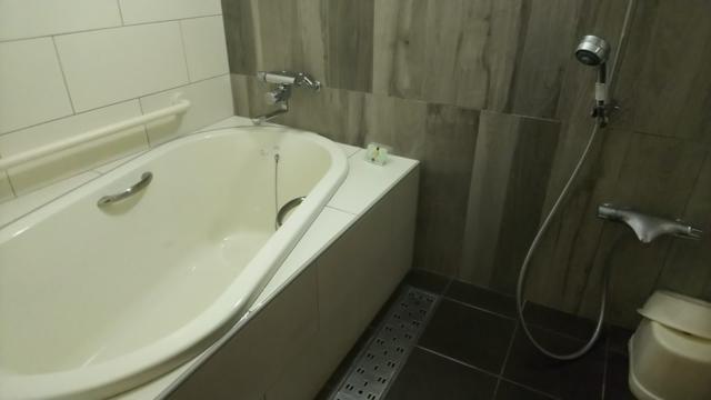 ホテル ウィズ(相模原市/ラブホテル)の写真『303号室　浴室』by ランベア