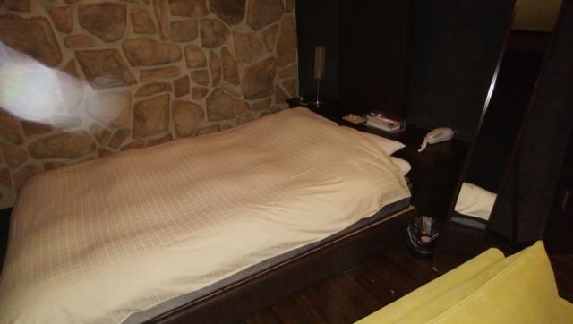 旅館 新雪(川崎市多摩区/ラブホテル)の写真『207号室ベッド』by 名無しさん（ID:599）