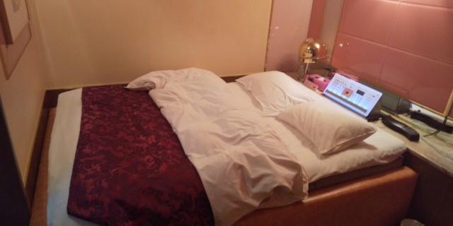 ホテル 愛(台東区/ラブホテル)の写真『301号室のベッド【ダブルサイズ】』by たけのこ