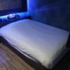 HOTEL EMERALD（エメラルド）(品川区/ラブホテル)の写真『(505号室)ベッド。フカフカで使い心地も良かったです。』by こーめー