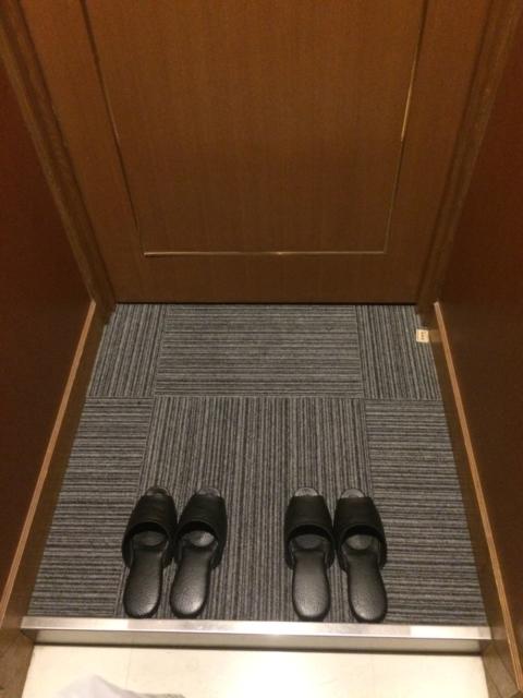 HOTEL O・M・Y （オーエムワイ）(さいたま市大宮区/ラブホテル)の写真『802号室 玄関』by mee