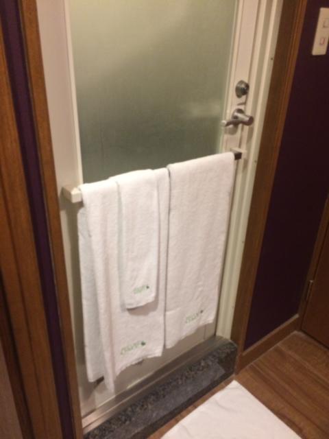 HOTEL O・M・Y （オーエムワイ）(さいたま市大宮区/ラブホテル)の写真『802号室 タオルはこのように掛かってます』by mee