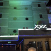 XYZ （エックスワイジー）(鹿児島市/ラブホテル)の写真『夜の外観』by INA69
