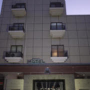 ホテル パルクス(鹿児島市/ラブホテル)の写真『夜の外観』by INA69