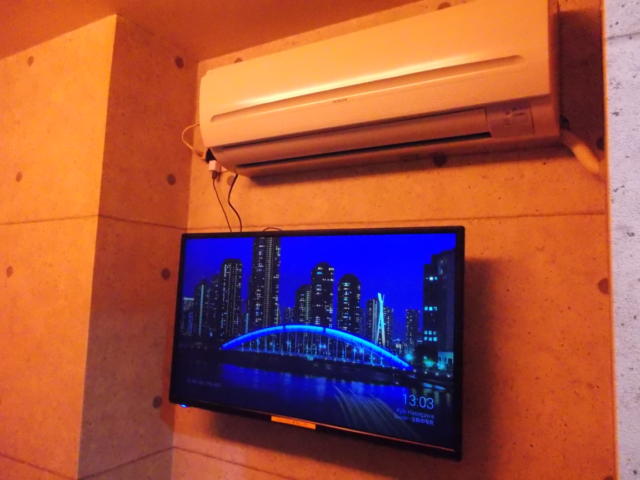 レンタルルーム　PRIME10room（プライムテンルーム）(新宿区/ラブホテル)の写真『1号室エアコン&amp;テレビモニター』by 情報屋Ｘ