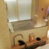 KOYADO HOTEL(台東区/ラブホテル)の写真『6号室　ベッドサイドパネル　奥がシャワー室』by ところてんえもん
