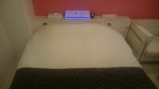 シレーヌ(足立区/ラブホテル)の写真『202号室　ベッド全景（幅140ｃｍのダブルサイズ）』by YOSA69