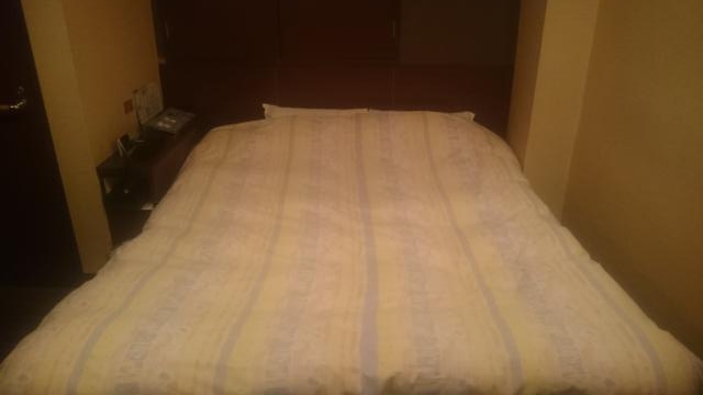 ホテル プレシャス(足立区/ラブホテル)の写真『106号室　ベッド全景（幅140cmのダブルサイズ）』by YOSA69