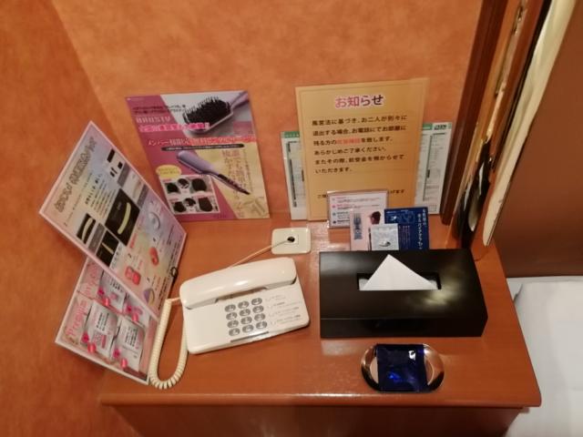 ホテル ラピス(名古屋市東区/ラブホテル)の写真『608号室ベッドルーム　電話他』by エロスギ紳士