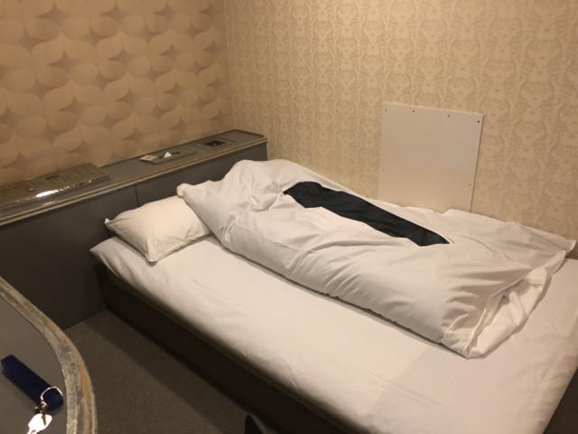 ドルフィン(新宿区/ラブホテル)の写真『301号室 ベッド』by クタクタボウイ