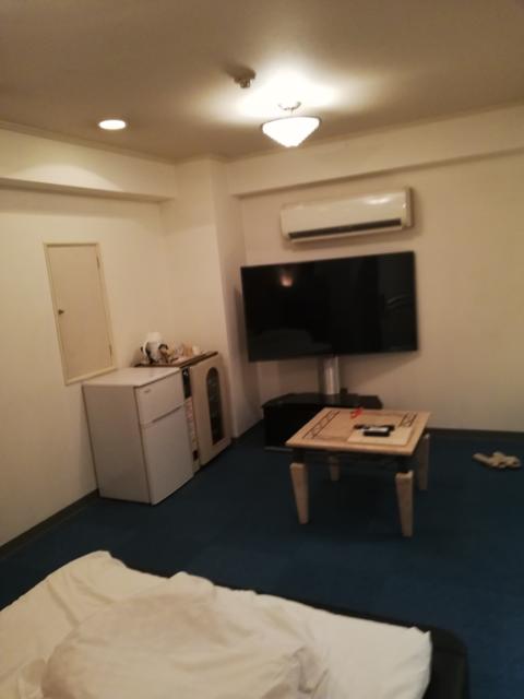 HOTEL Sun（サン）(新宿区/ラブホテル)の写真『210号室　ベッド反対側2』by ところてんえもん