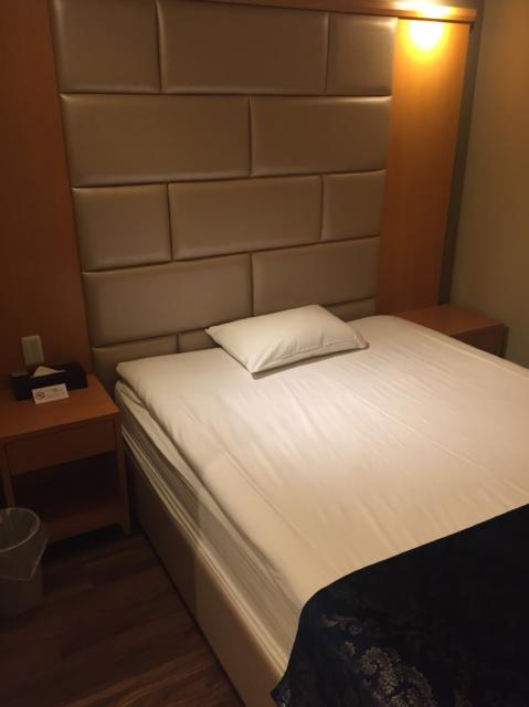 ホテル大山(新宿区/ラブホテル)の写真『108号室　ベッド』by きーくん