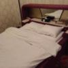 ニューヨーク(武蔵野市/ラブホテル)の写真『203号室、ベッド。向こう側は鏡』by ビデ三郎