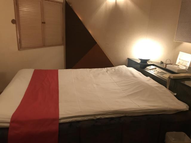 ホテル ラペ(沼津市/ラブホテル)の写真『101号室　ベッド』by まさおJリーグカレーよ