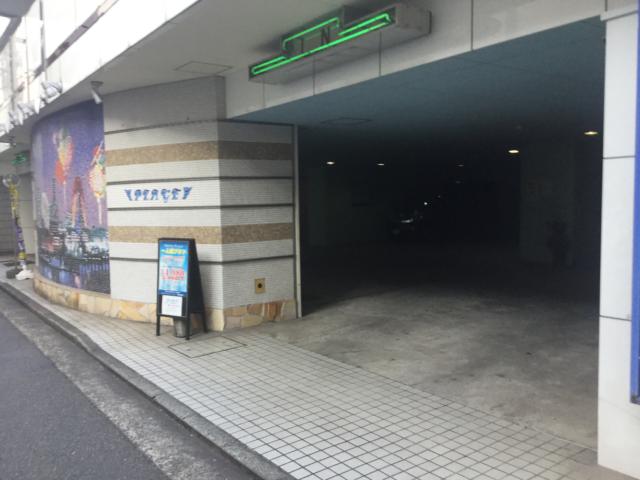 プラージュ(横浜市神奈川区/ラブホテル)の写真『ホテル駐車場入口』by ACB48