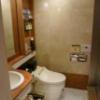 HOTEL SULATA渋谷道玄坂(渋谷区/ラブホテル)の写真『504号室（トイレは洗面台と一体です）』by 格付屋