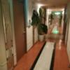 アクアブルー横須賀(横須賀市/ラブホテル)の写真『303号室利用。三階の廊下はこんな雰囲気です。良い感じ。』by キジ