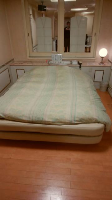 フランセ(八王子市/ラブホテル)の写真『702号室、ベッド』by はるかぜーやよい
