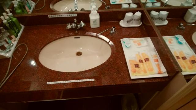 フランセ(八王子市/ラブホテル)の写真『702号室、洗面所、基本このＨは水つまりぎみｗながれにくい？』by はるかぜーやよい