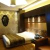 HOTEL AILU(アイル)(豊島区/ラブホテル)の写真『205号室（入口から部屋奥）』by 格付屋