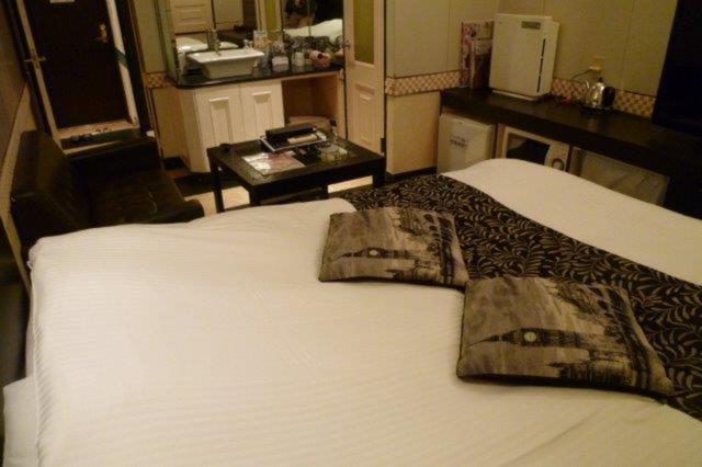 HOTEL IG（アイジー）(川崎市川崎区/ラブホテル)の写真『303号室（部屋奥から入口横方向）』by 格付屋