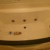 HOTEL IG（アイジー）(川崎市川崎区/ラブホテル)の写真『303号室（浴槽。ペットボトル5本分の両側台形）』by 格付屋