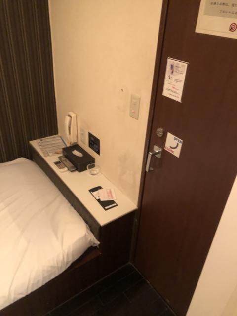 レンタルルーム ダーツ24(品川区/ラブホテル)の写真『203号室、ベッドサイド』by かとう茨城47