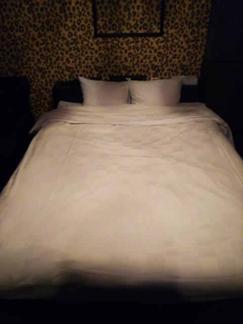 HOTEL ザ・ウエスト(八王子市/ラブホテル)の写真『101号室・ベッド』by 郷ひろし（運営スタッフ）