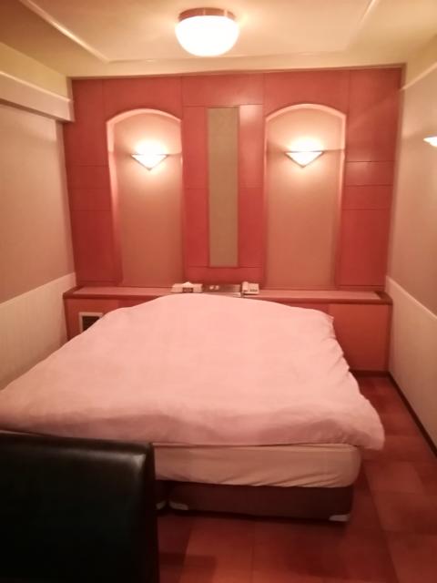 GOLF大和(大和市/ラブホテル)の写真『321号室利用。ベッドの写真です。』by キジ