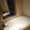 HOTEL SULATA渋谷道玄坂(渋谷区/ラブホテル)の写真『206号室 洗い場の左手にバスタブ。鏡張りになった換気扉』by なめろう