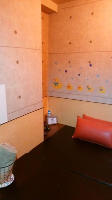 レンタルルーム　PRIME10room（プライムテンルーム）(新宿区/ラブホテル)の写真『7号室：玄関から右方向を撮影(ベッド上部を含む)』by オレの地雷を越えてゆけ！