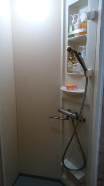レンタルルーム　PRIME10room（プライムテンルーム）(新宿区/ラブホテル)の写真『7号室：玄関から正面を撮影(シャワー室。レンタルルームとしてはアメニティ豊富❤)』by オレの地雷を越えてゆけ！