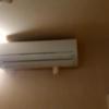 レンタルルーム ROOMS(新宿区/ラブホテル)の写真『15号室のエアコンと壁面』by 上戸 信二