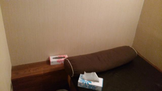 レンタルルーム ROOMS(新宿区/ラブホテル)の写真『15号室のベットと枕』by 上戸 信二