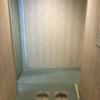 ホテル セリーヌ(大阪市/ラブホテル)の写真『307号室 ドアを開けると正面は壁。左手にベッドルーム、バスルーム、トイレがあります。』by PINK SCORPION
