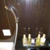 HOTEL ZERO2(渋谷区/ラブホテル)の写真『301号室（シャワー部分。ヘッドは横向き。入浴剤と泡剤あり）』by 格付屋