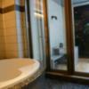 HOTEL AILU(アイル)(豊島区/ラブホテル)の写真『606号室（浴室。ガラス奥は外になります）』by 格付屋