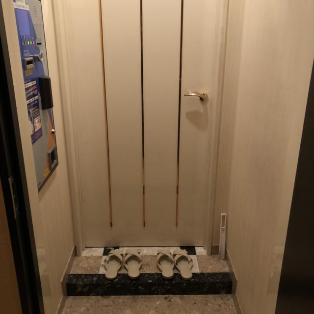 XO新宿(新宿区/ラブホテル)の写真『408号室 入口（外側から）』by サトナカ