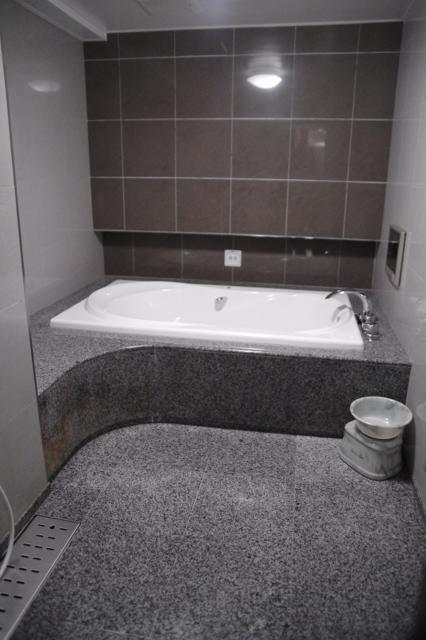 ホテルレイ(豊島区/ラブホテル)の写真『651号室　浴室』by マーケンワン